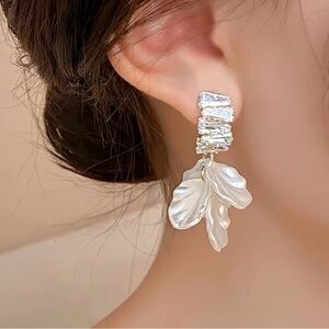 NEWT PAIR of DANGLE ZIRCONIA EARRINGS.